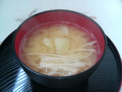 ジャガイモとえのき茸の味噌汁