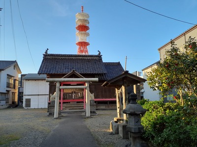 稲荷神社と直江津タワー