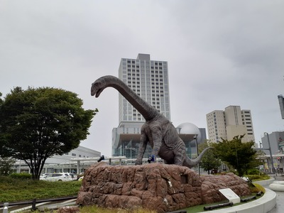 恐竜広場　福井駅前